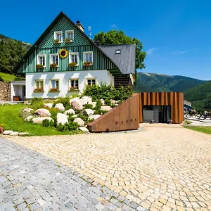 Slunecnice & Panorama Restaurace Farma Guest house